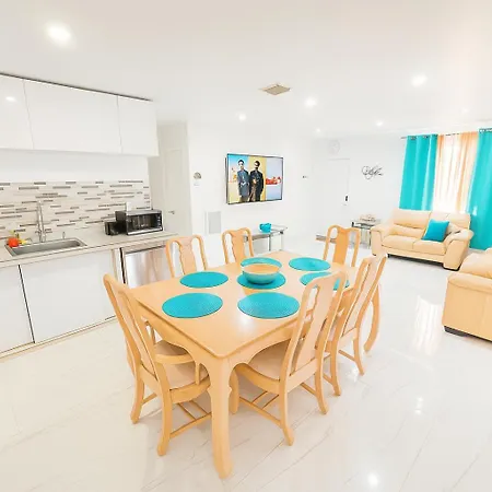 Bright & Cozy Family Home Near Dania Beach